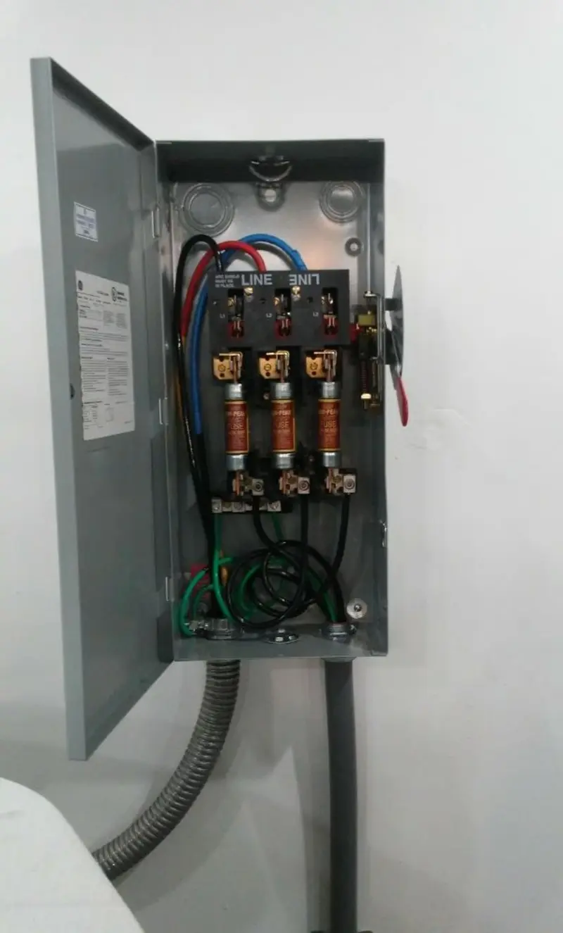 Three-phase disconnect switch installed for Smoke Detector Installation in Nichols Hills